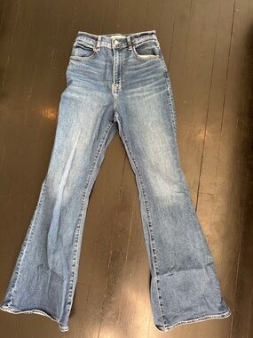 Abercrombie & Fitch Curve Love The Flare Ultra High Rise Jean